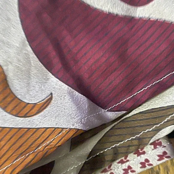 Wrap Skirt ( one size) Elegant Multicolor Patterned Skirt
Satin
Gently used - Picture 5 of 8